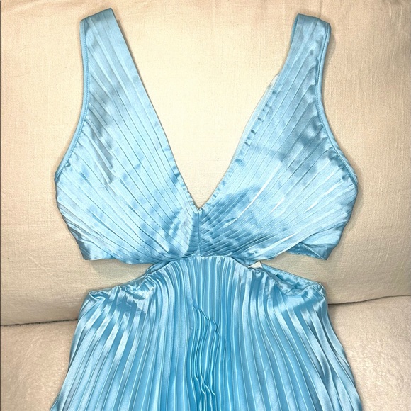 Abercrombie & Fitch Blue Satin Pleated Maxi Dress - Picture 4 of 10